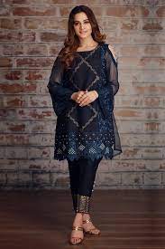 Read more about the article Discover Authentic Pakistani Dresses at Our Online Boutique: Embrace Elegance and Tradition