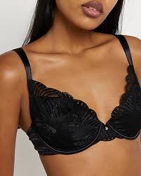 Read more about the article Discover the Ease and Variety of Bra Online Shopping