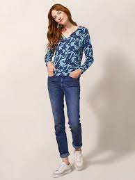 Read more about the article Discover Stylish Long Tops for Jeans Through Convenient Online Shopping