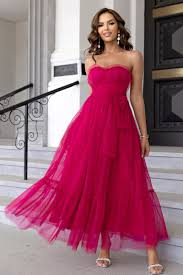 Read more about the article Elegance Redefined: The Allure of Formal Dress Shops